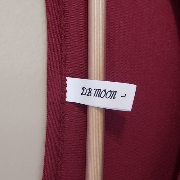 DB Moon Burgundy Ruffle Sleeve Dress size large - Picture 3 of 6